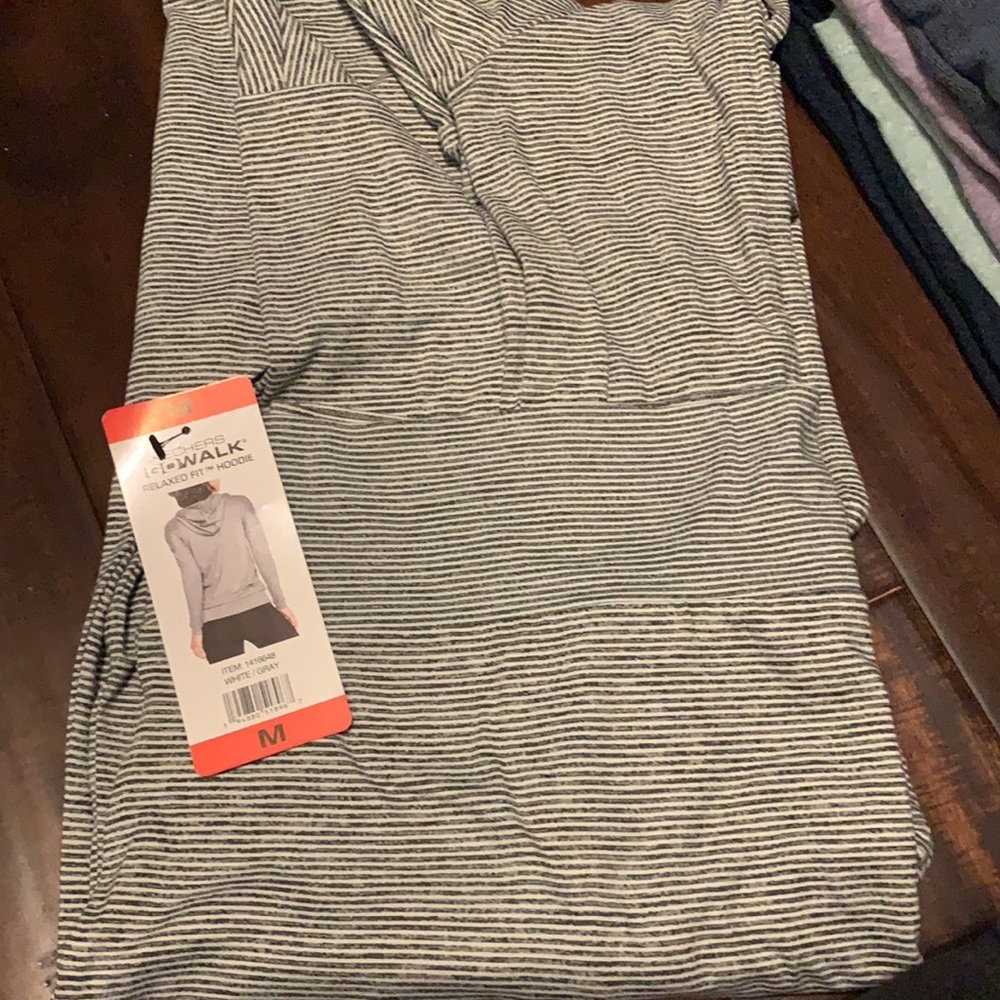 Skechers gowalk wear medium, relaxed fit hoodie, color white gray. - Picture 4 of 4